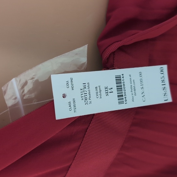 Elegant Red Pleated Dress - Picture 11 of 11